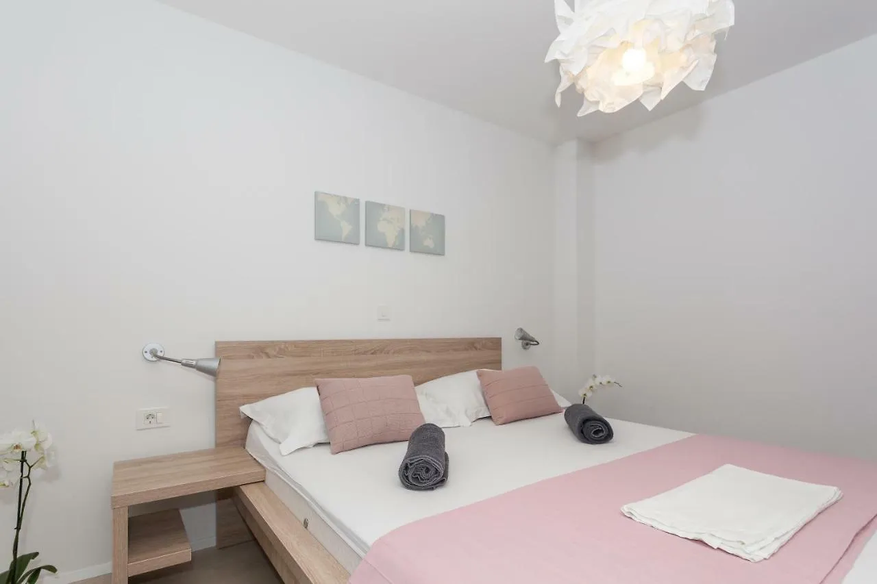 Apartmani Pocco Locco Biograd Na Moru Apartman