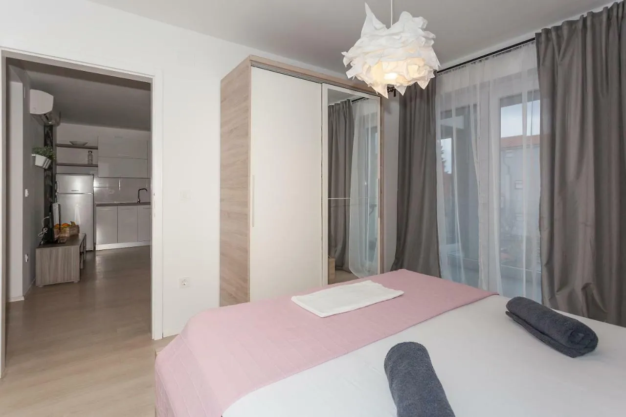 Apartmani Pocco Locco Biograd Na Moru Apartman