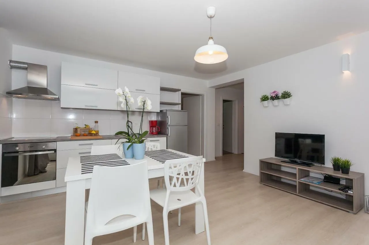 Apartmani Pocco Locco Biograd Na Moru Apartman